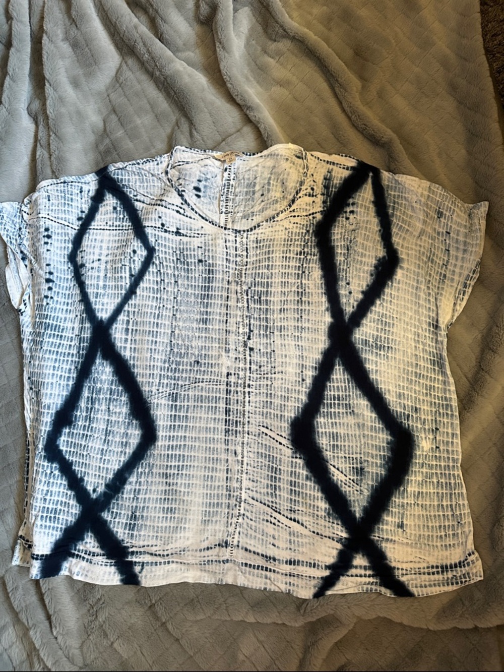 LUCKY BRAND  Tie-Dye Grid Tee with Navy Diamond Accents